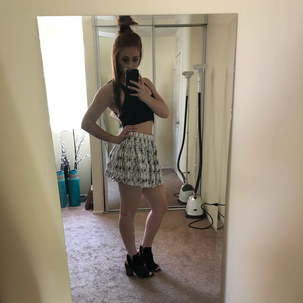 Flowy Shorts - Picture 3 of 6